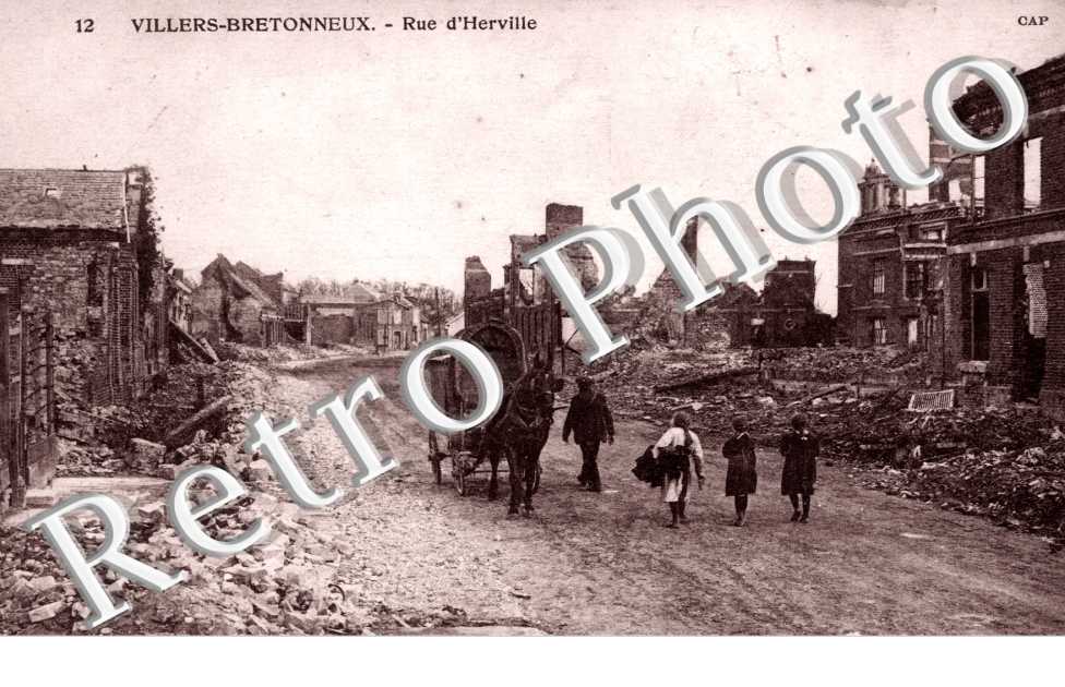 Rue d&#039;Herville - attelage de cheval  - Ruines