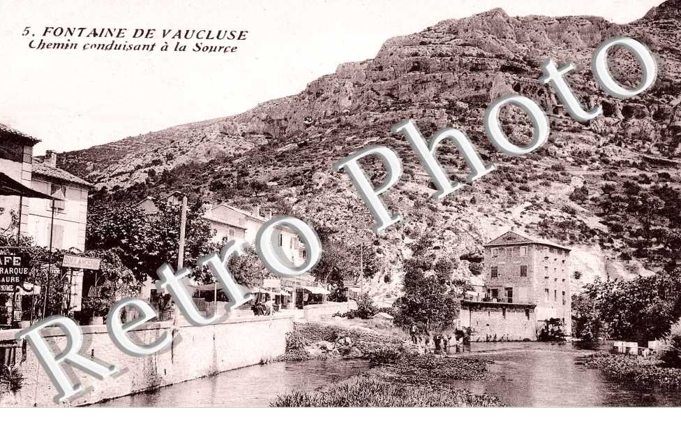 chemin conduisant a la source