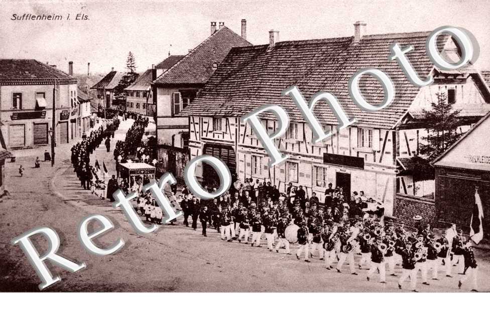 PROCESSION FANFARE MUSIQUE