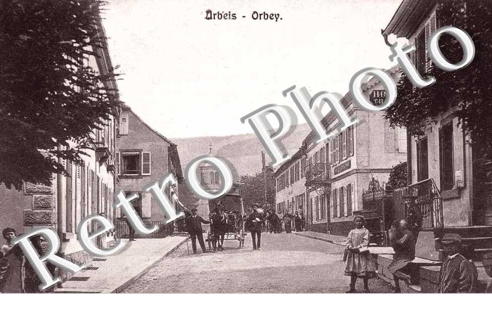 ORBEY (sans legende - une rue animee)