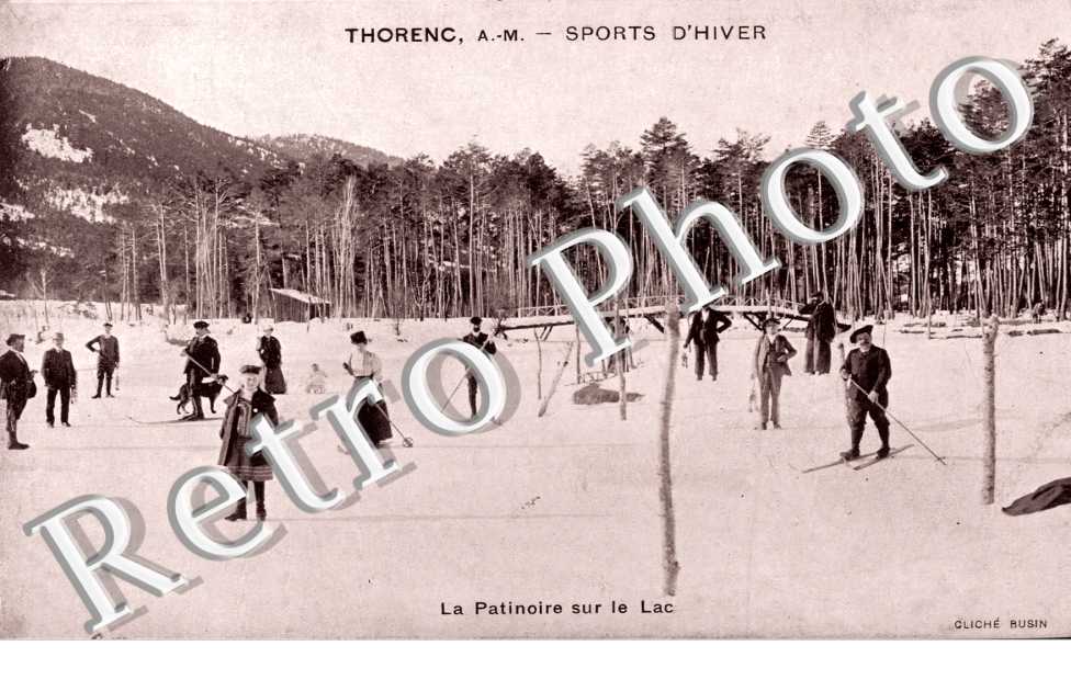 Sports d&#039;hiver - patinoir sur le lac - patinage