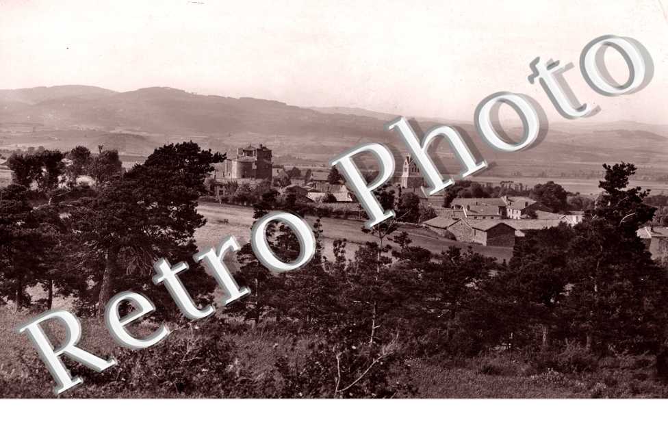 Vue generale et chateau du XVI eme