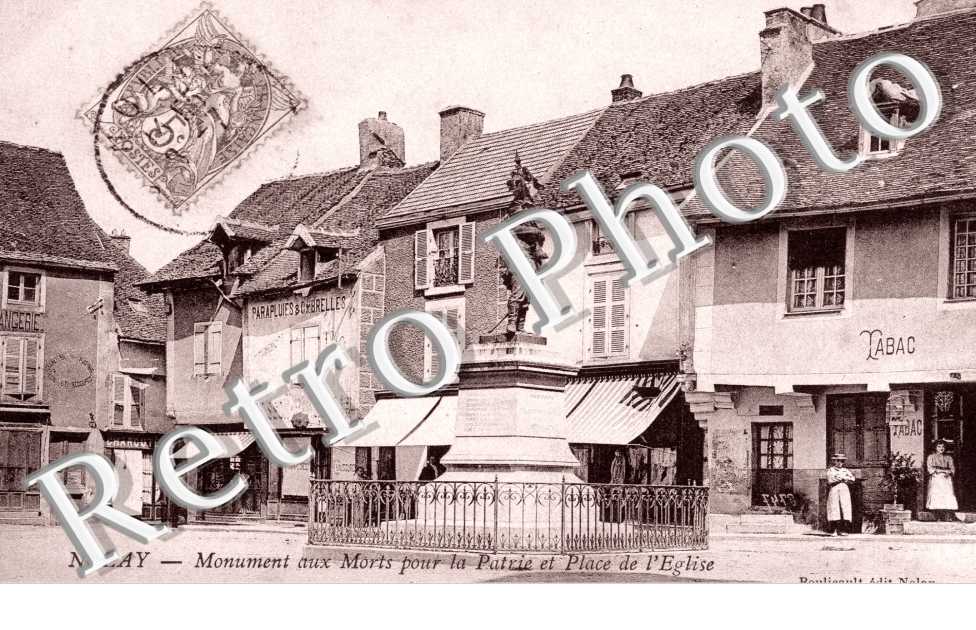 Monument aux Morts et Place de l&#039;Eglise