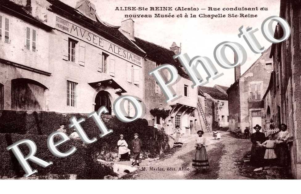 rue conduisant au nouveau musee et a la chapelle ste reine