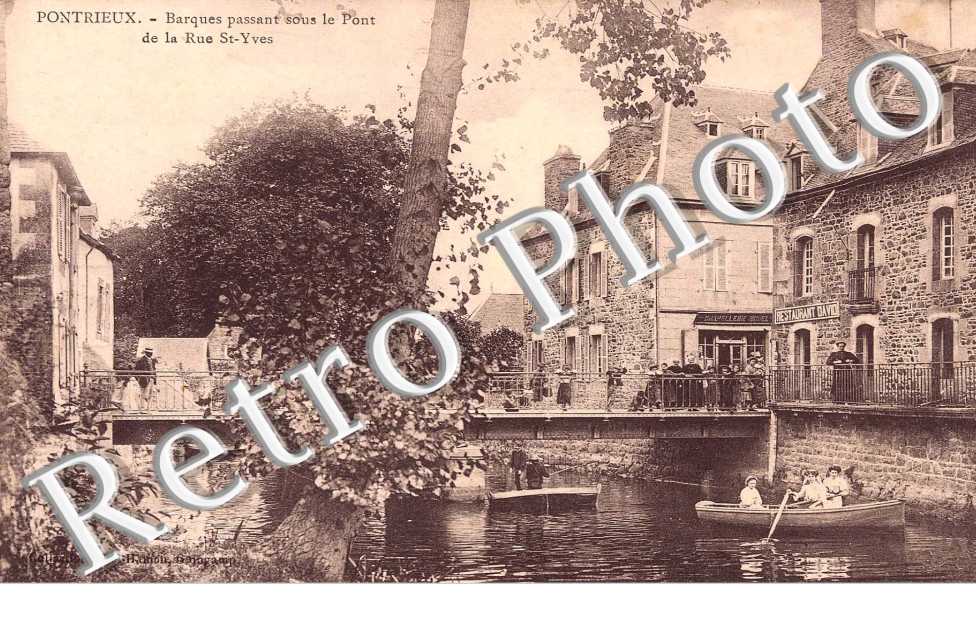 barques passant sous le pont de la rue St Yves