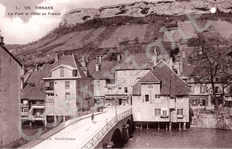 Le Pont et l&#039;Hotel de France