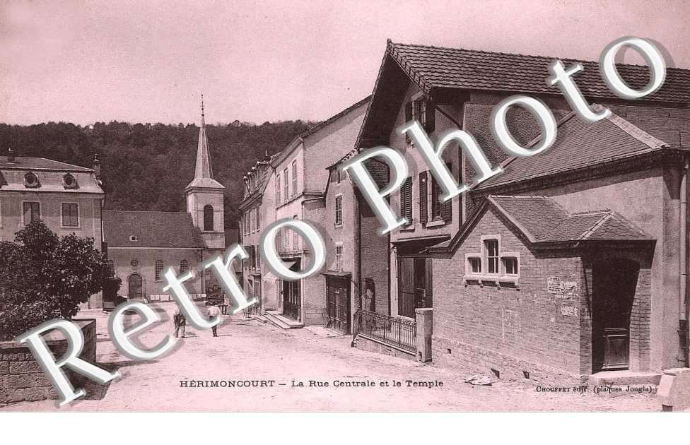 la rue centrale et le temple