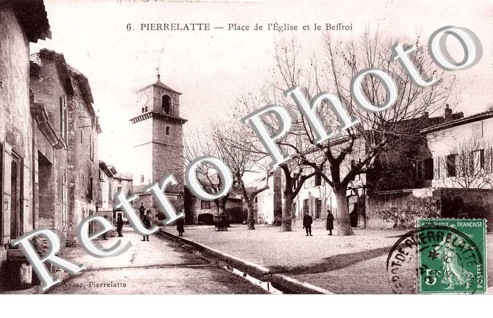 place de l'eglise et le beffroi