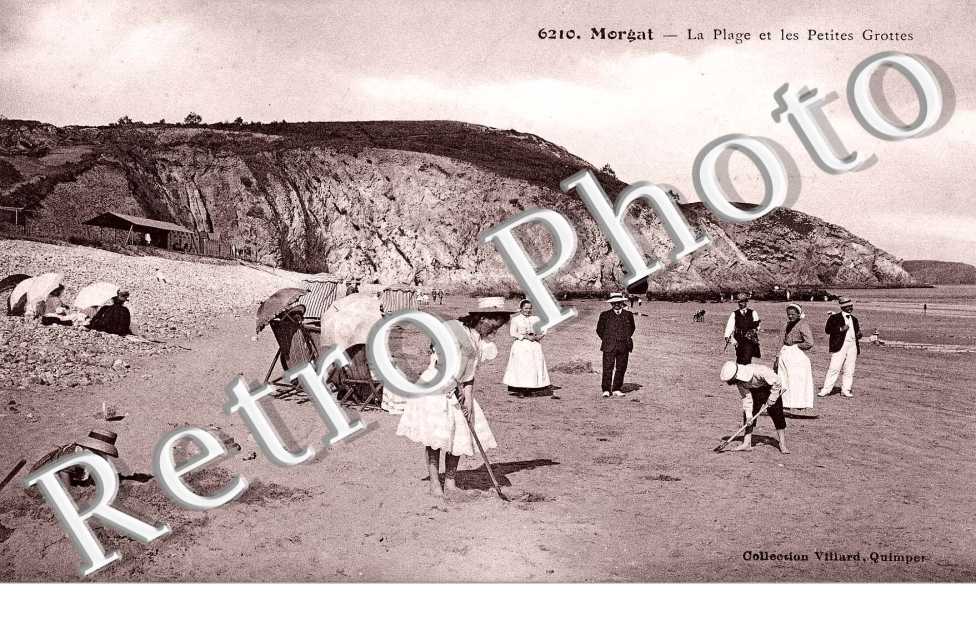 la plage et les petites grottes