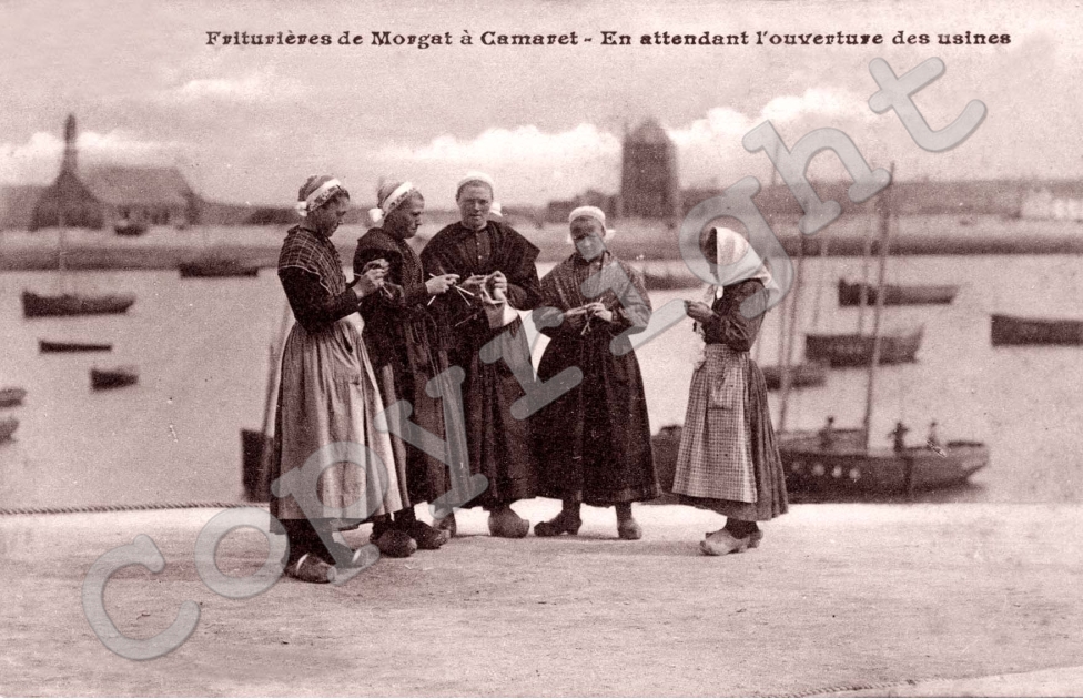 Friturieres de Morgat a Camaret attendant l&#039;ouverture des usines