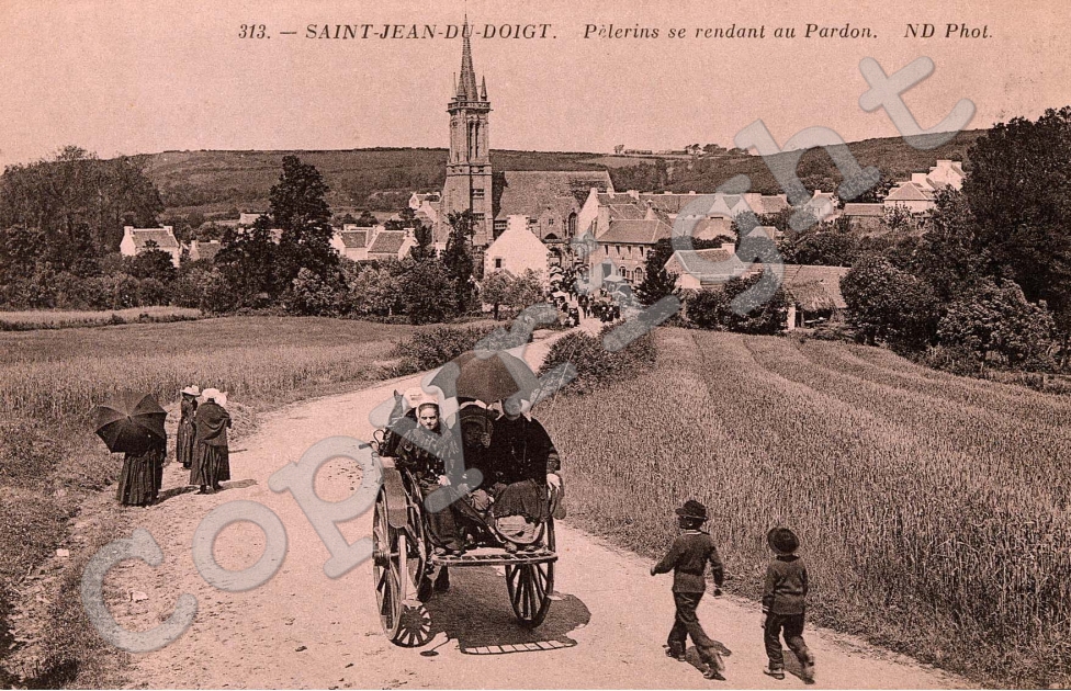 pelerins se rendant au pardon