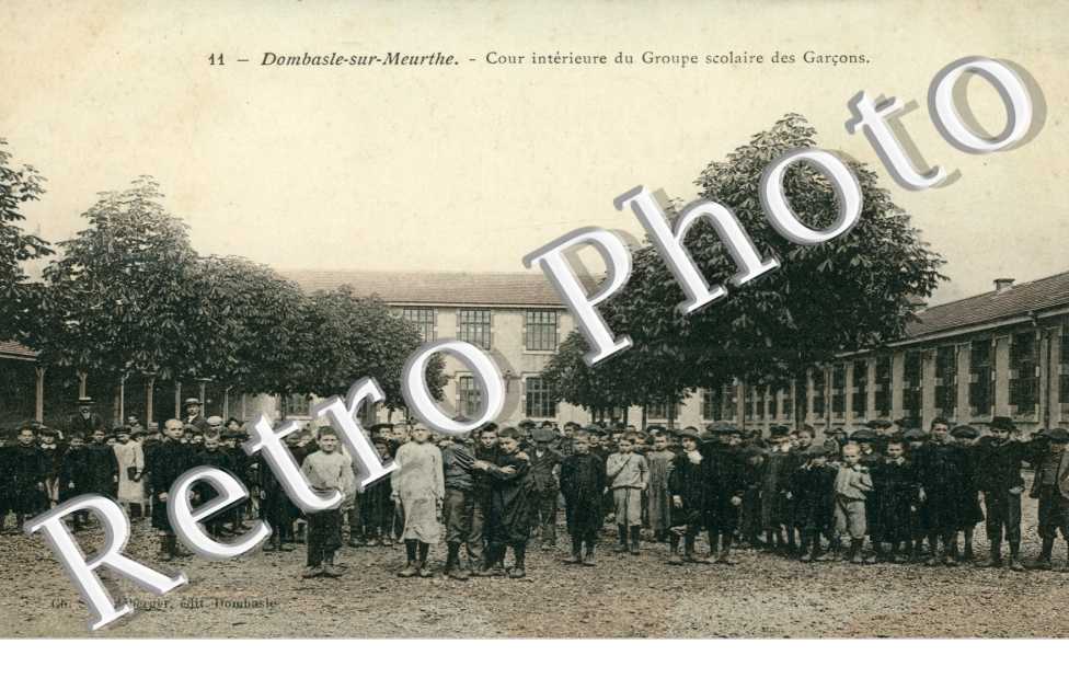 Cour interieure du groupe scolaire des Garcons