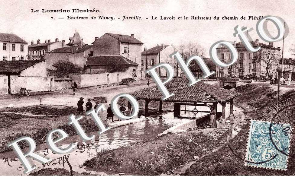 le lavoir et le ruisseau du chemin de fleville