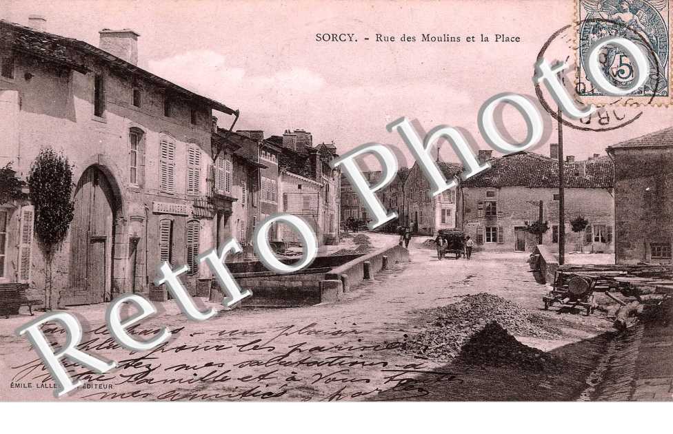 Rue des Moulins et la Place