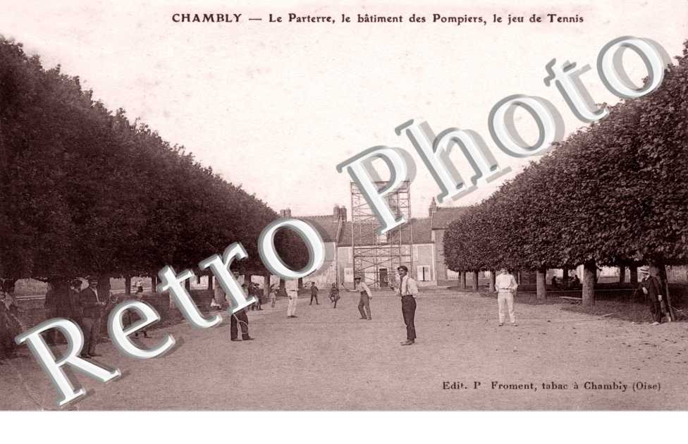 Le Parterre, le batiment des pompiers, le jeu de tennis