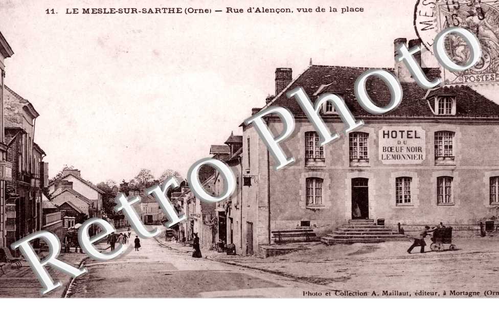 Rue d&#039;Alencon, Vue de la Place
