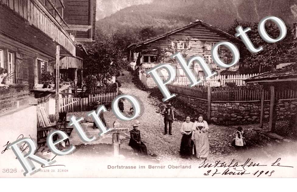 Dorfstrasse im Berner Oberland. Rue de village dans l&#039;Oberland bernois