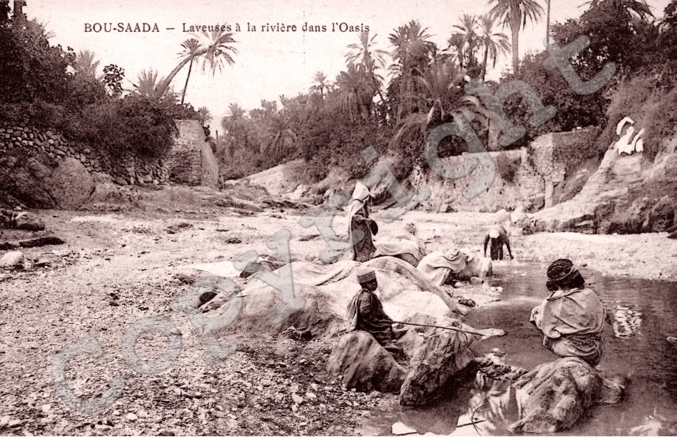 Laveuses a la riviere dans l&#039;Oasis