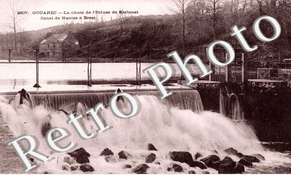 la Chute de l&#039;ecluse de Kerlouet Canal de Nantes a Brest