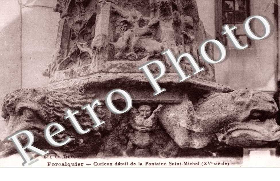 curieux détail de la Fontaine Saint-Michel