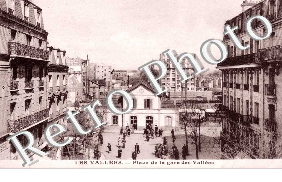 place de la gare des Vallees