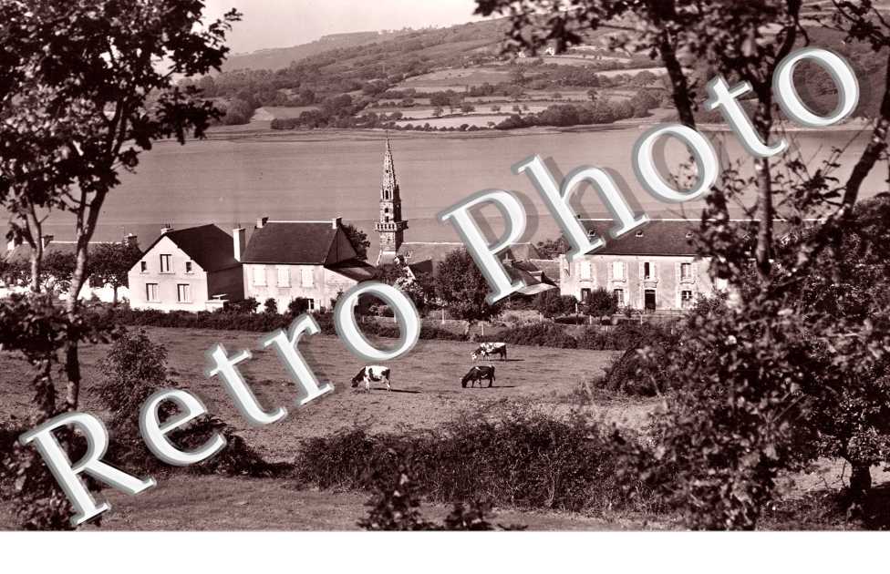le joli petit bourg dominant l&#039;Aulne