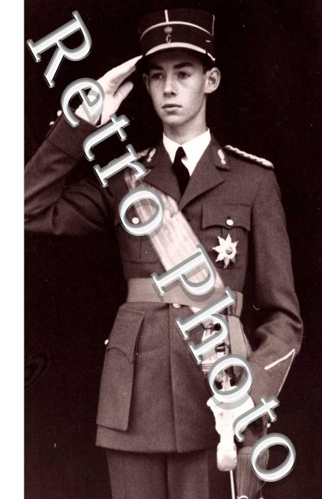 Un Militaire au Garde à Vous
