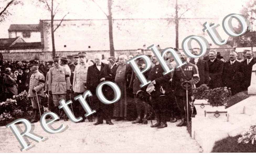 Ceremonie militaire au cimetiere