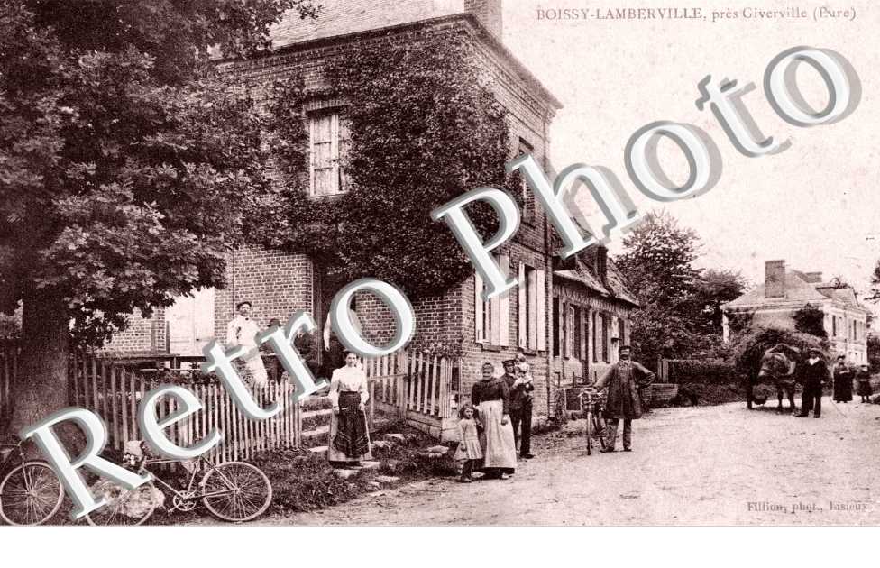rue principale avec café