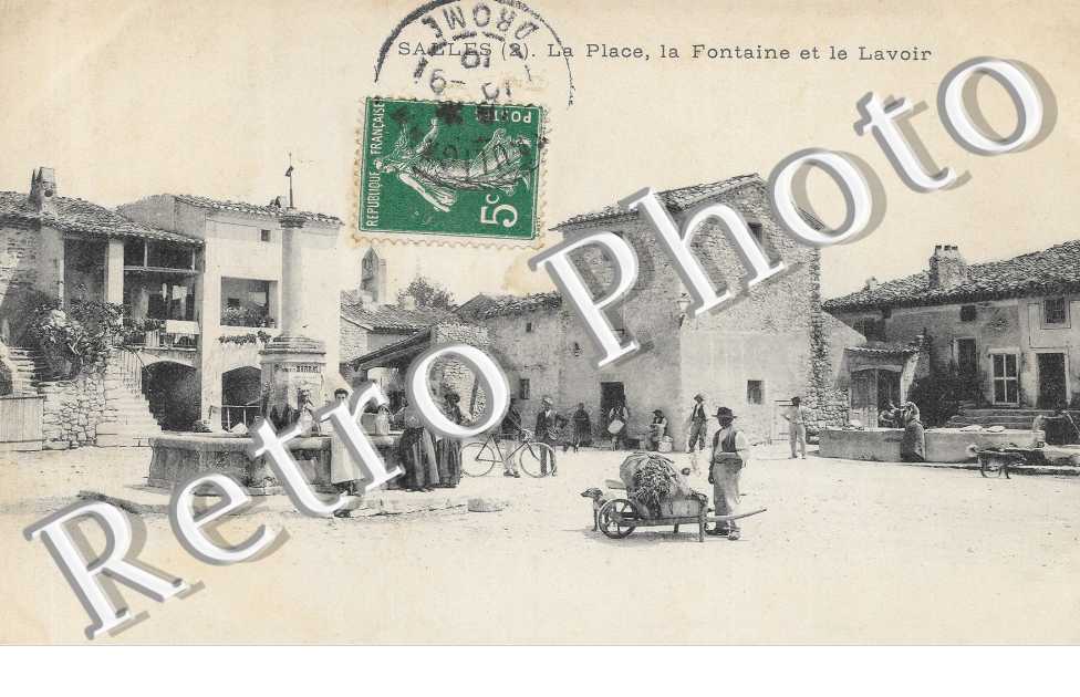 la Place la fontaine et le lavoir