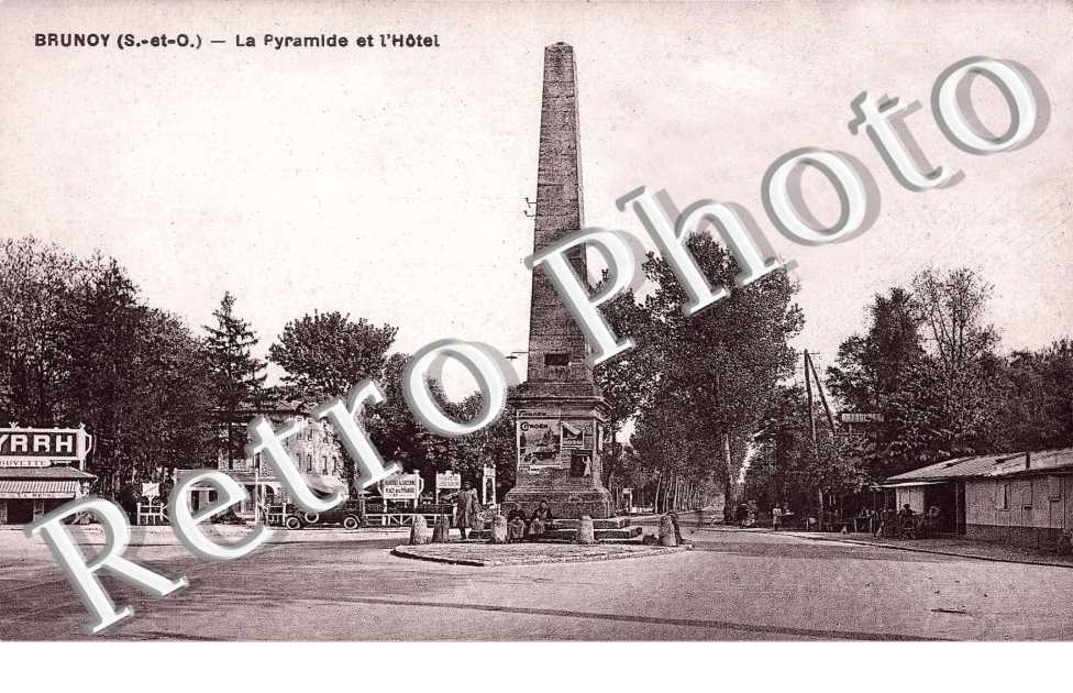 la pyramide et l&#039;hotel