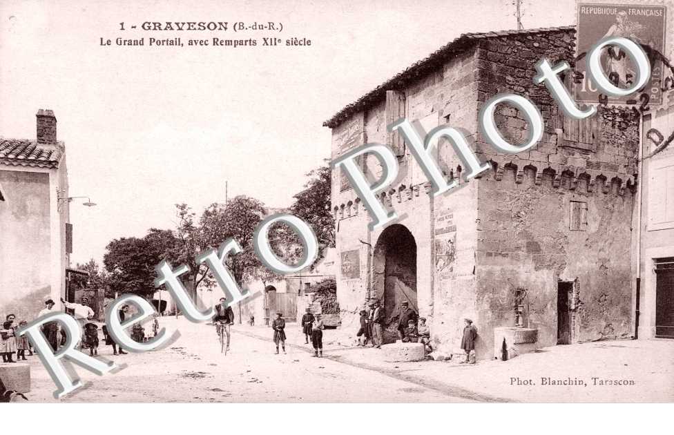 Le grand portail avec remparts XIIème siècle