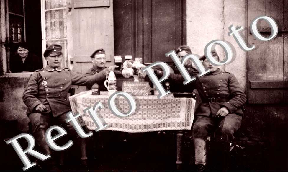 militaires allemands buvant de la bière