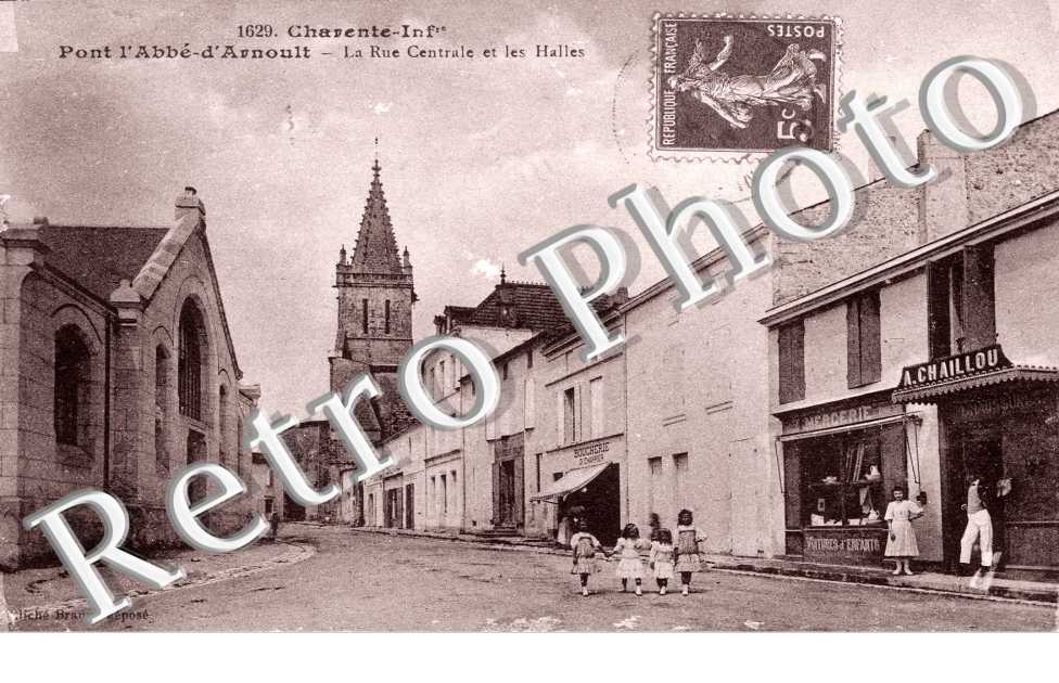 la rue centrale et les halles