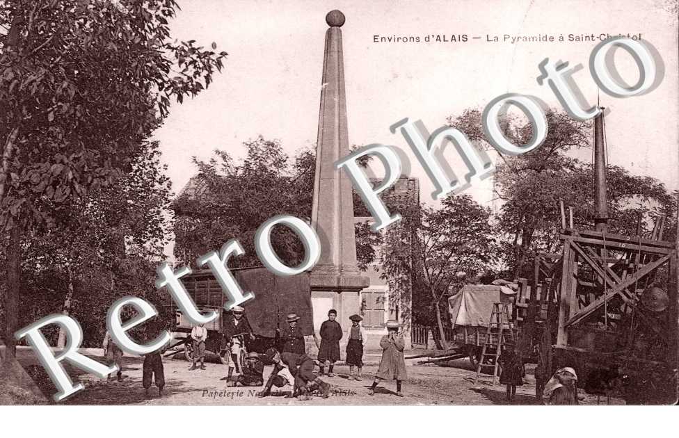 la Pyramide a Saint-Christol