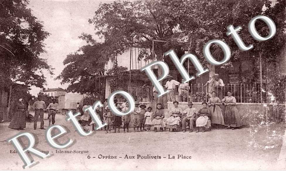 Aux Poulivets La place