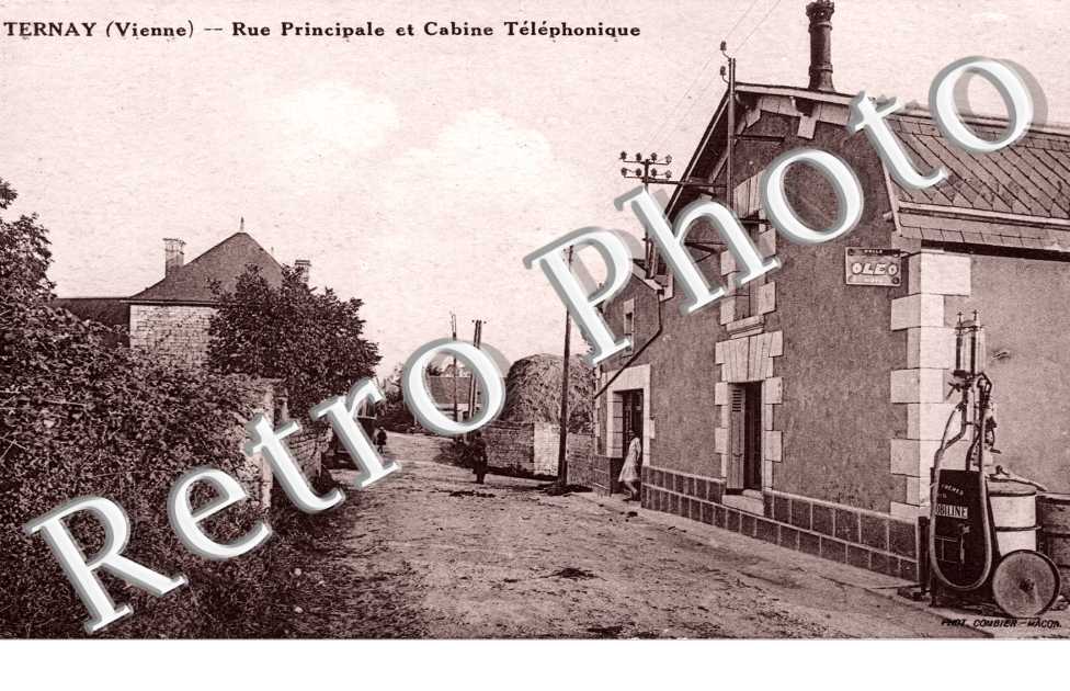 rue principale et cabine telephonique