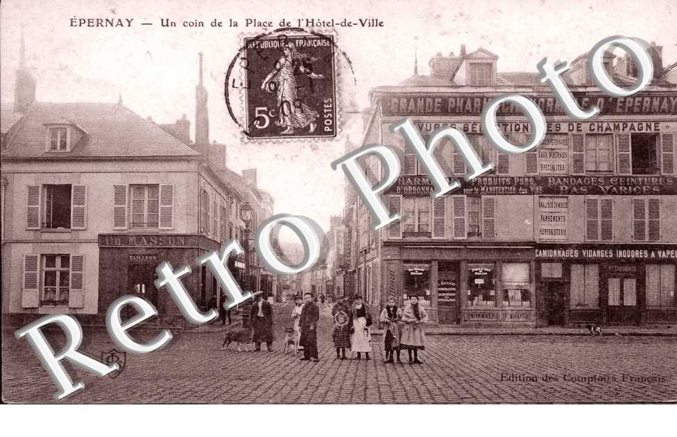 un coin de la place de l&#039;Hôtel-de-Ville