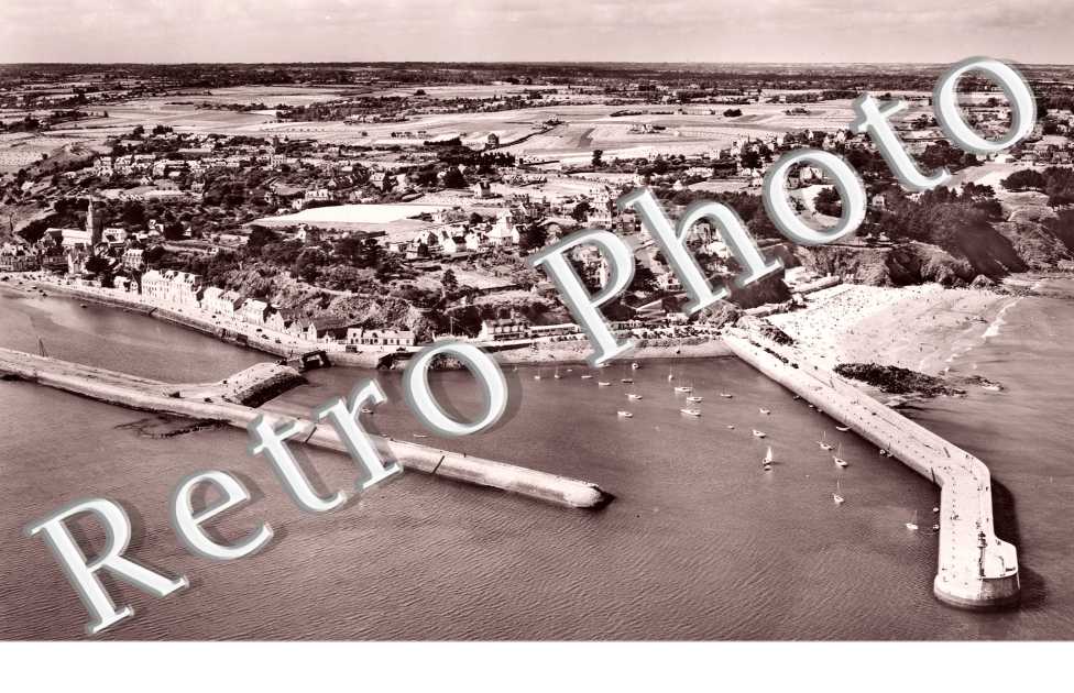 vue aerienne Le port et la plage