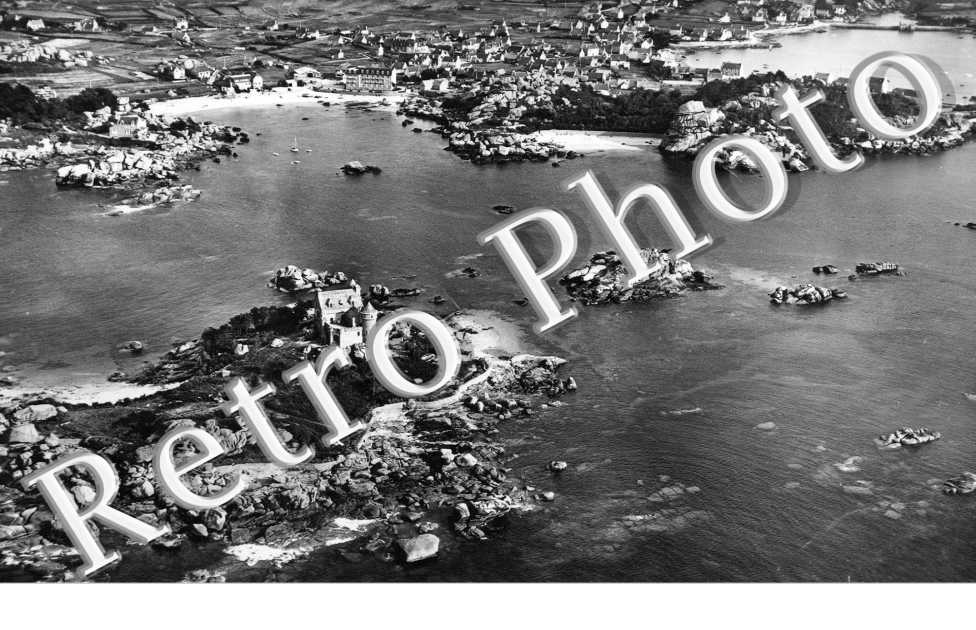 Ploumanach Vue aerienne Le chateau de Costaeres Les plages de Saint-Guirec, de la Bastille et le Port