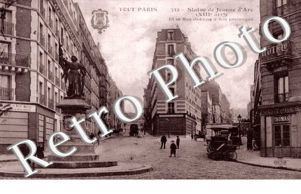 Statue de Jeanne d&#039;Arc et la rue Jeanne d&#039;Arc prolongee