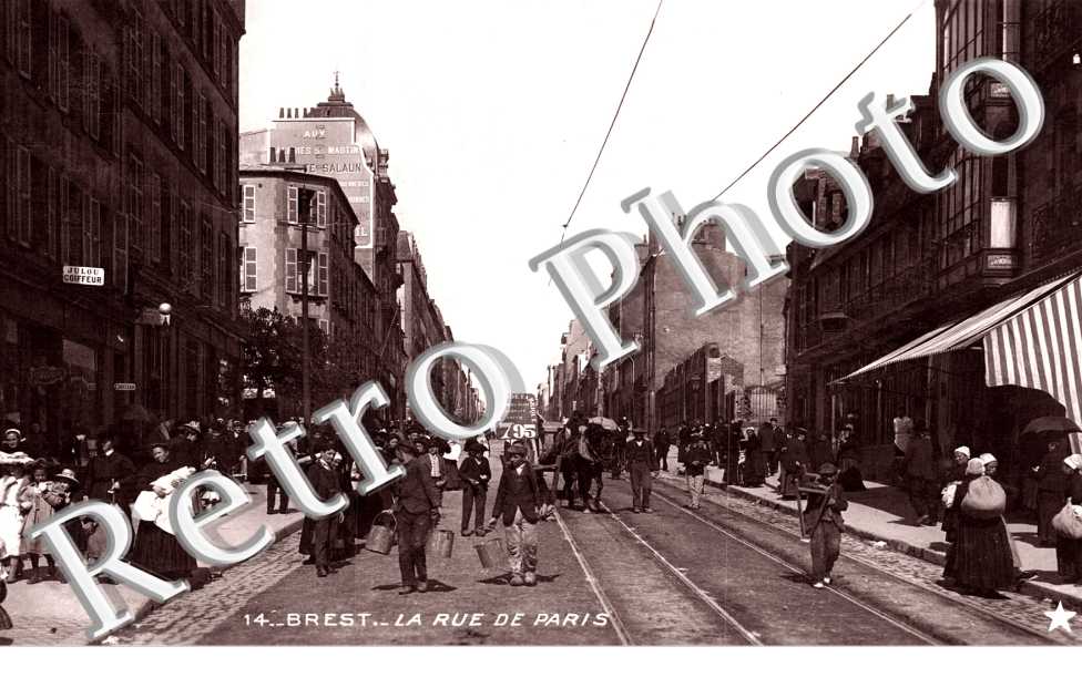  la rue de Paris