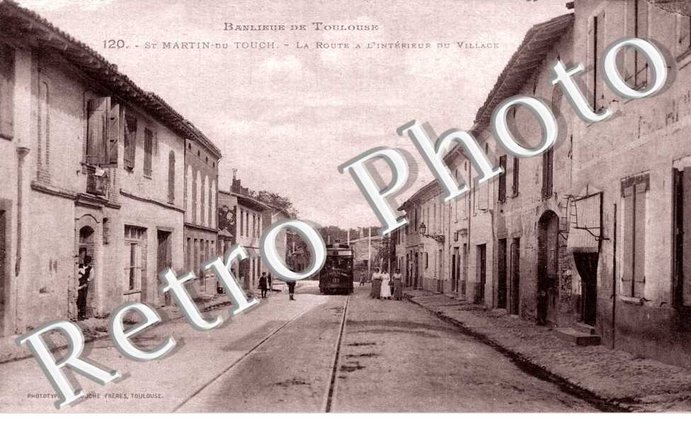 Saint Martin du Touch - La route à l'intérieur du village