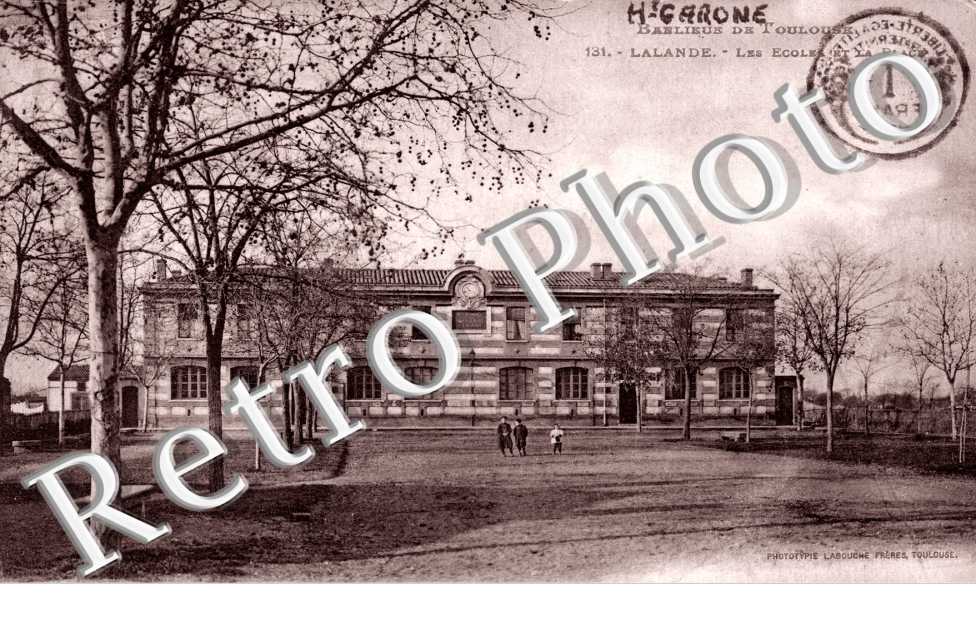 Lalande Les écoles et la place