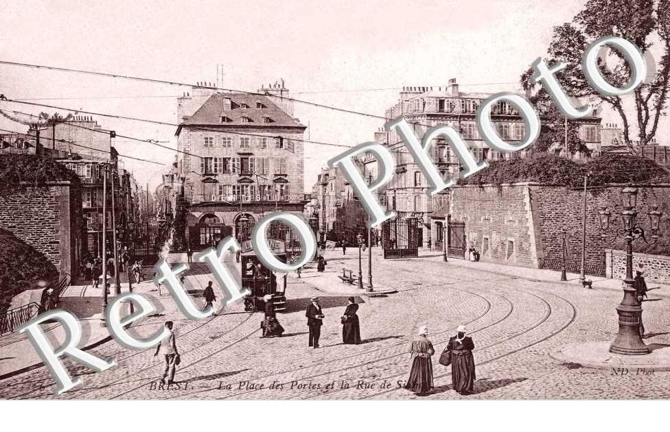 LA PLACE DES PORTES ET LA RUE DE SIAM