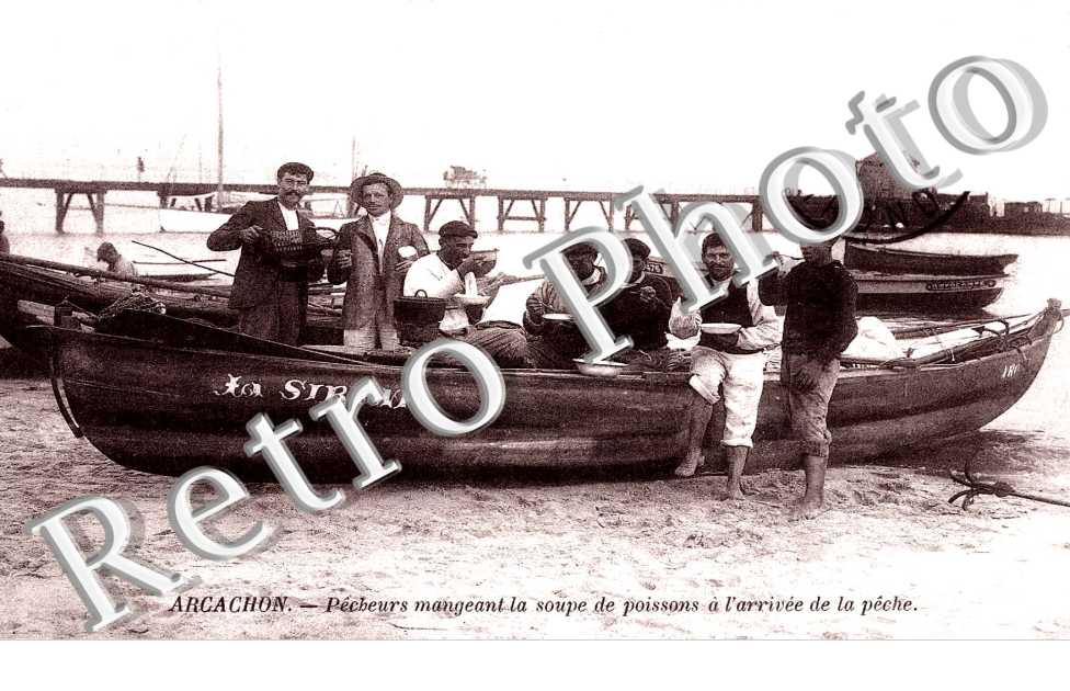 Pecheurs mangeant la soupe de poissons