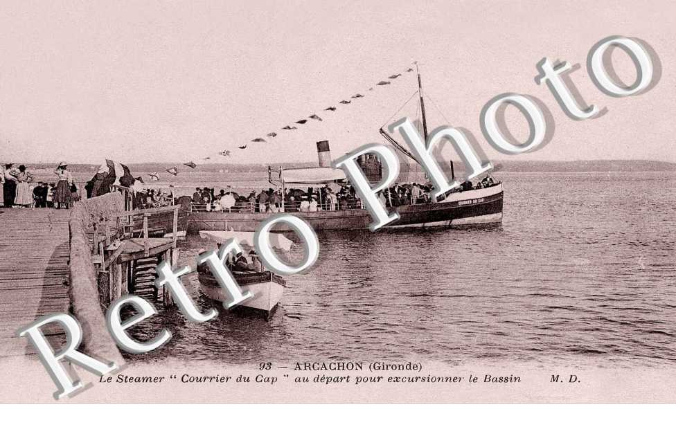 Le Steamer "Courrier du cap" au depart pour excursionner le bassin