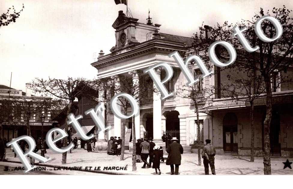la Mairie et le marche