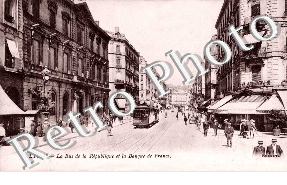 la rue de la Republique et la Banque de France