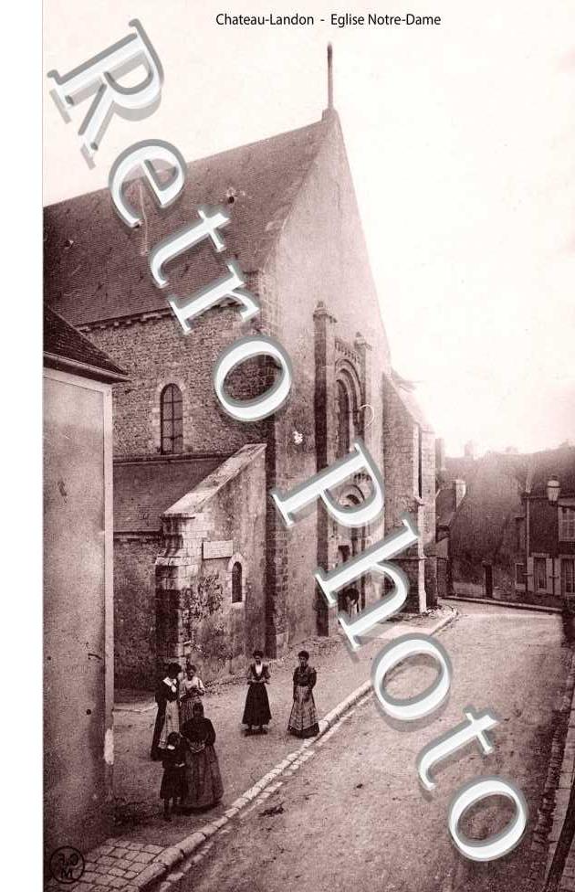 Eglise Notre-Dame et Portail du Xieme siecle.